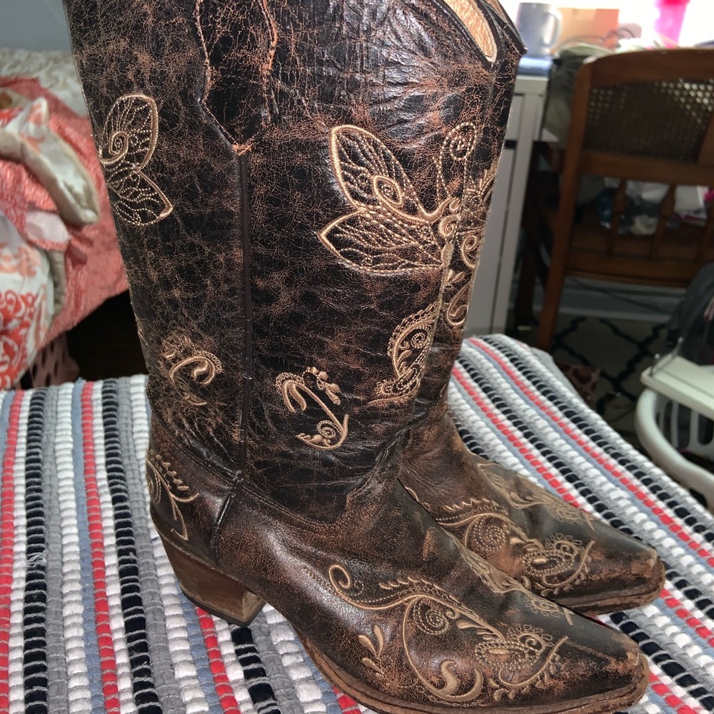 Women’s cowboy boots